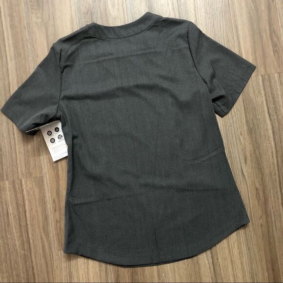 Cuddl Duds 6-Pocket Short Sleeve Scrub Top - Picture 6 of 13